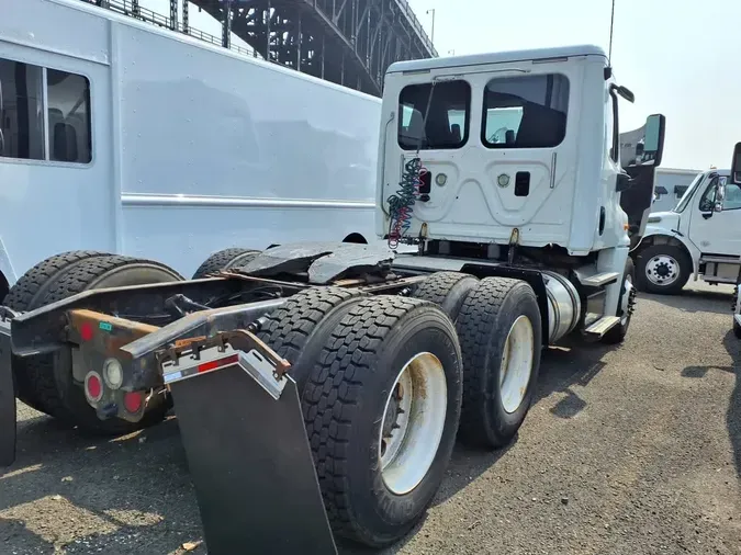 2015 FREIGHTLINER CASCADIA 125