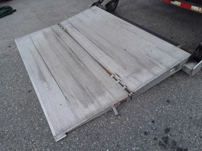 2016 FREIGHTLINER M2 106