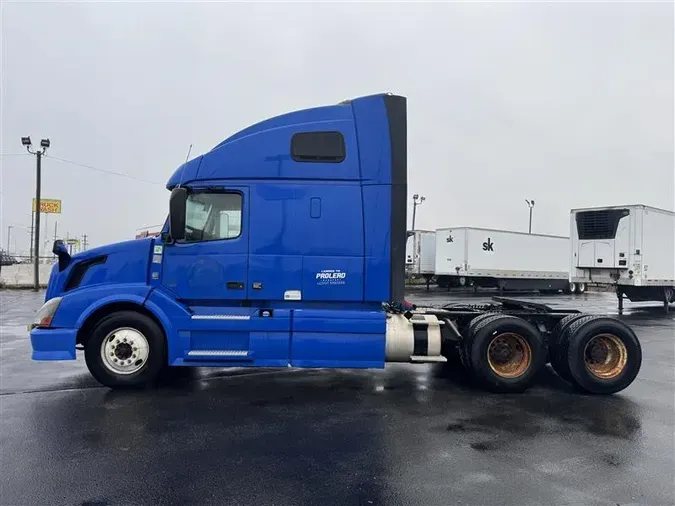 2013 VOLVO VNL670