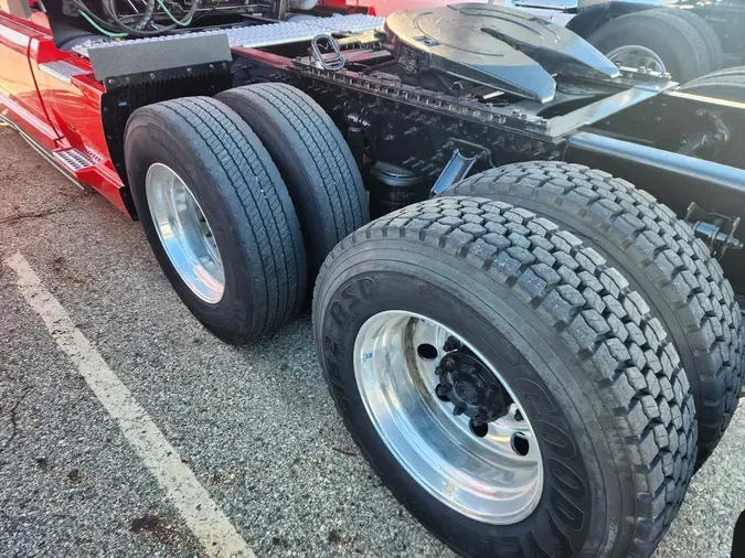 2024 VOLVO VNL64T760