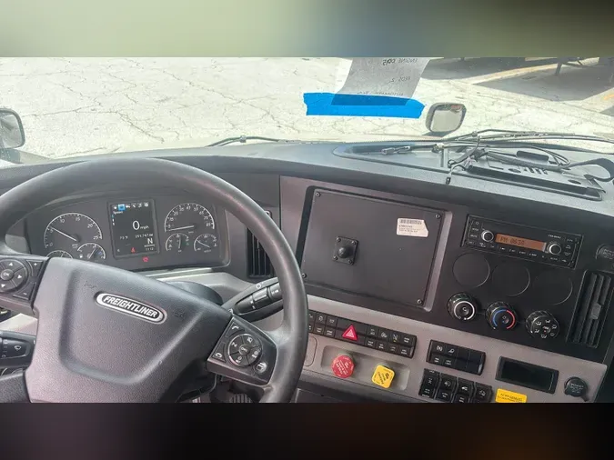 2022 Freightliner Cascadia 12657011f4e6d487bd138edb93276138836