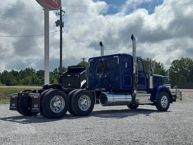 2027 PETERBILT 589