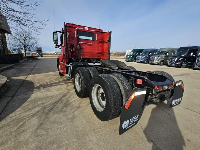 2022 VOLVO VNR64T300