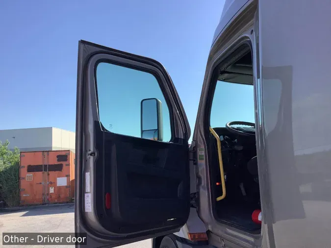 2023 Freightliner Cascadia 126