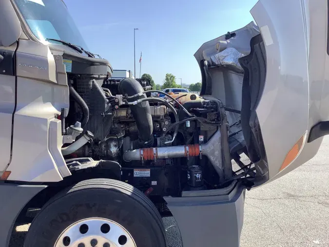 2023 Freightliner Cascadia 126570d41ae33666a0b4c0631b3b1795646