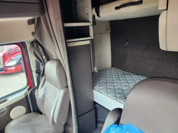 2018 VOLVO VNL64T670