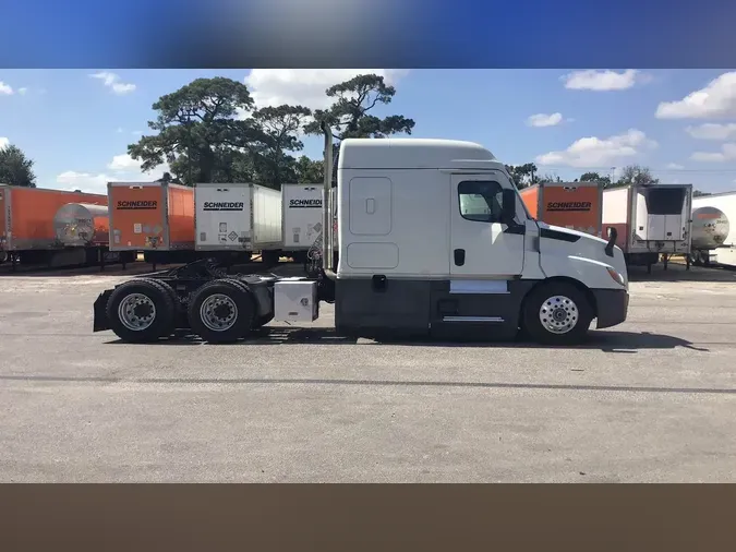 2021 Freightliner Cascadia 126