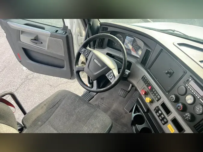 2020 Freightliner Cascadia 126