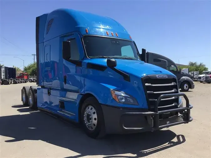 2021 FREIGHTLINER CA126