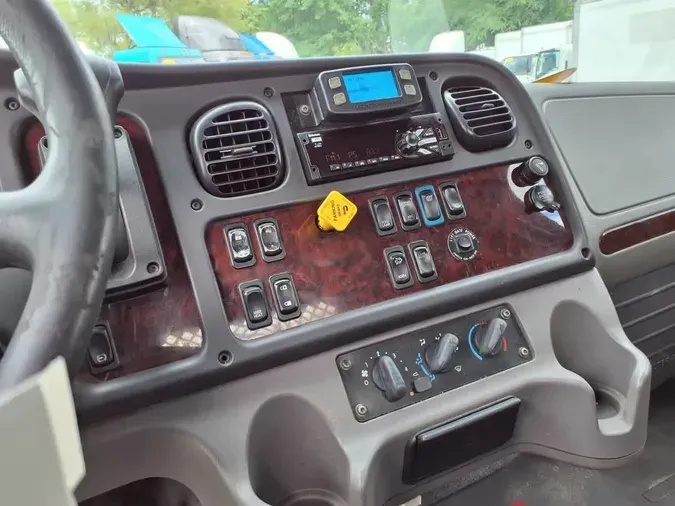2020 FREIGHTLINER M2 106