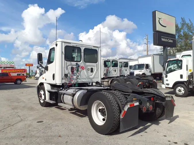 2016 FREIGHTLINER/MERCEDES CASCADIA 113