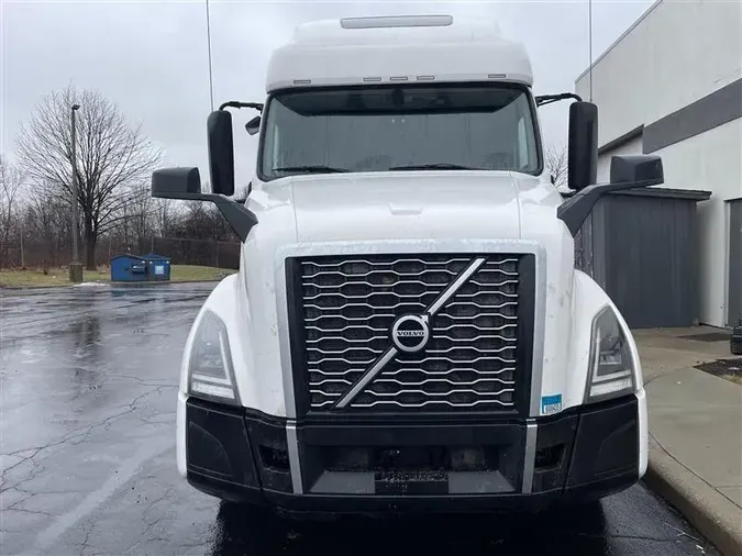 2021 VOLVO VNL64T760