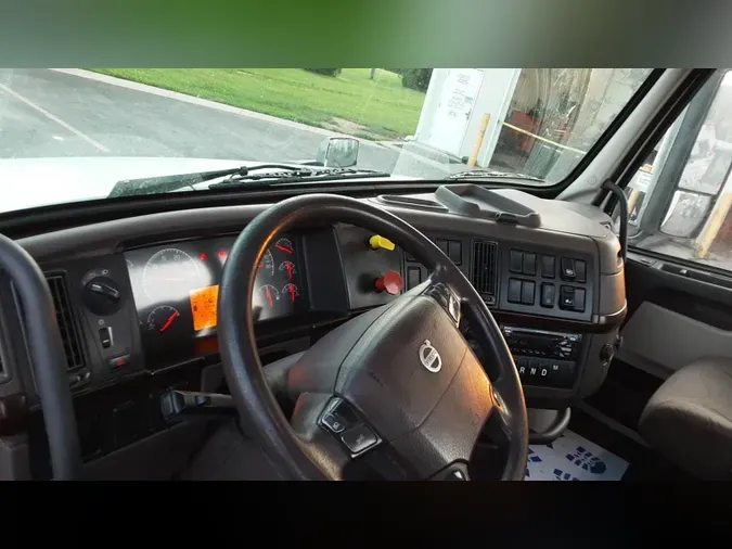2018 Volvo VNL300