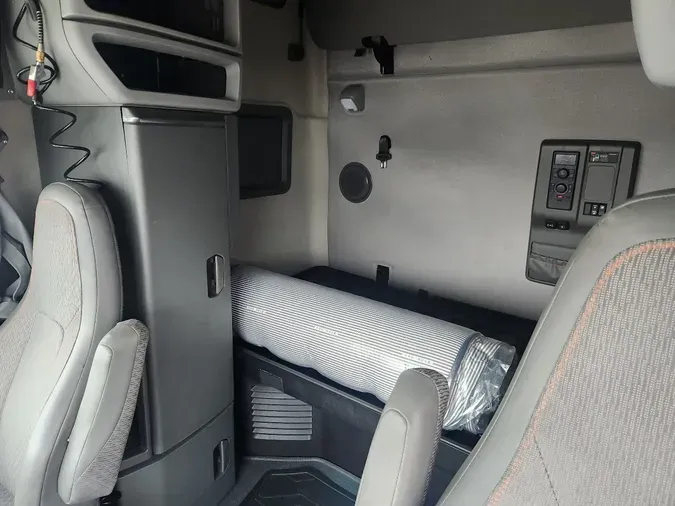 2023 VOLVO VNL64T760