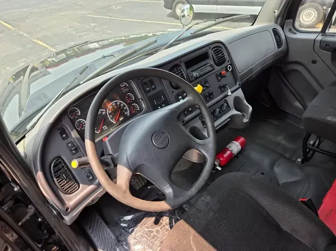 2016 FREIGHTLINER M2-112