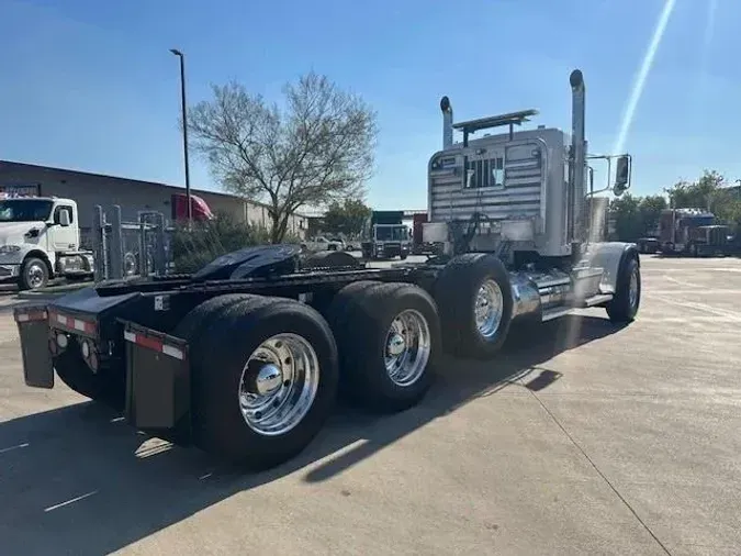 2021 Peterbilt 389