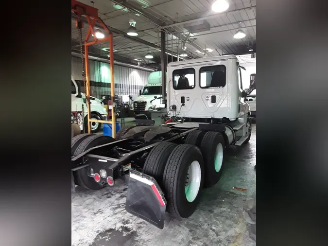 2016 FREIGHTLINER/MERCEDES CASCADIA 125