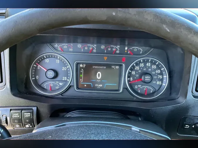 2022 INT LT625 6x4