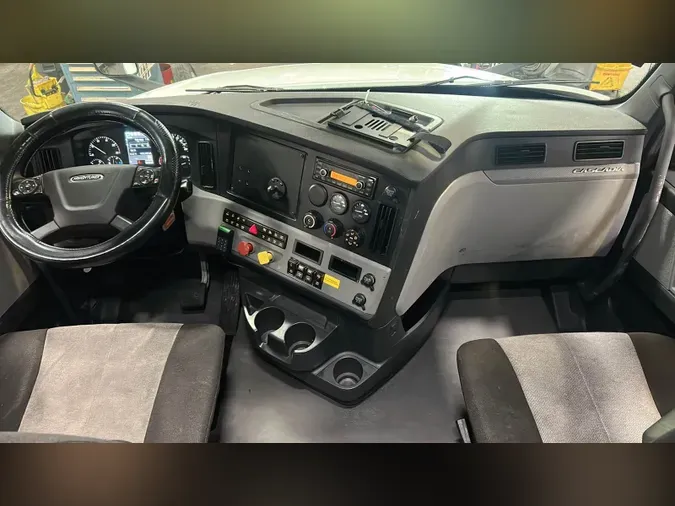 2021 Freightliner Cascadia 126
