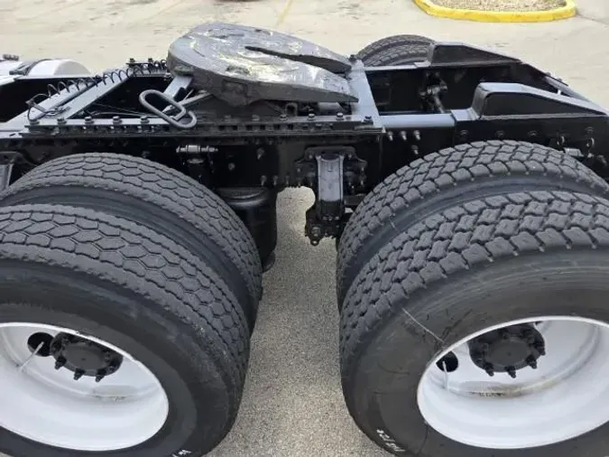 2016 Volvo VNL64T300