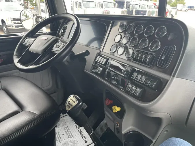 2023 Peterbilt 389