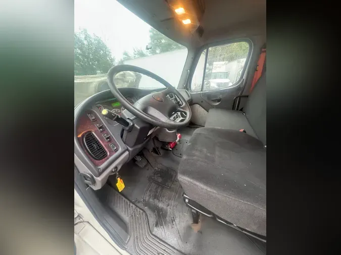 2018 FREIGHTLINER M2 106