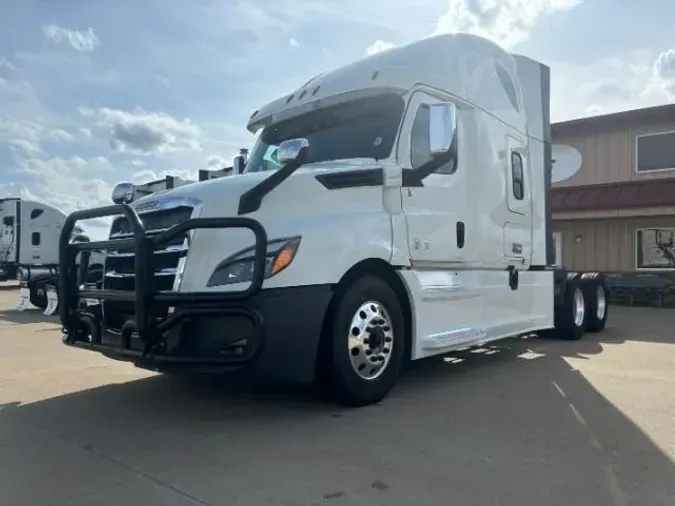 2020 Freightliner Cascadia 126