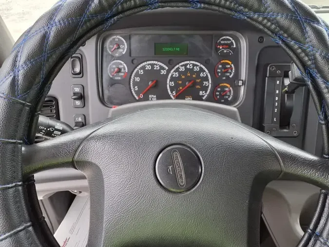 2017 FREIGHTLINER M2 106
