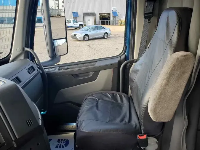 2025 VOLVO VNL64T740
