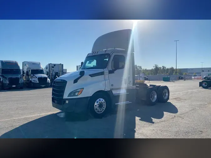 2019 Freightliner Cascadia 126