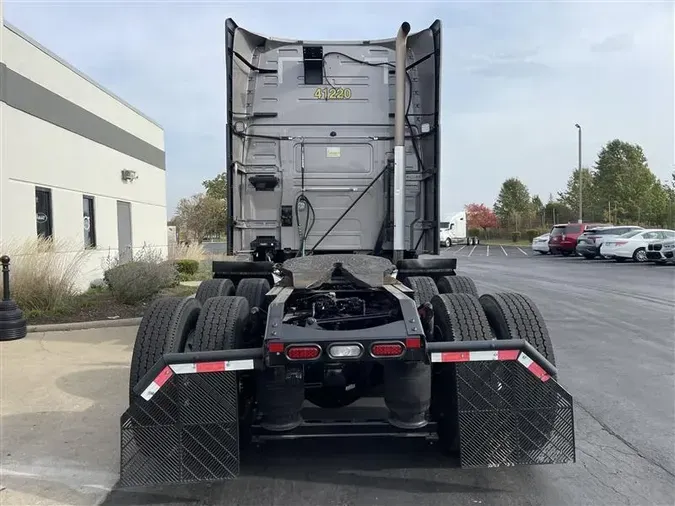 2021 VOLVO VNL64T760