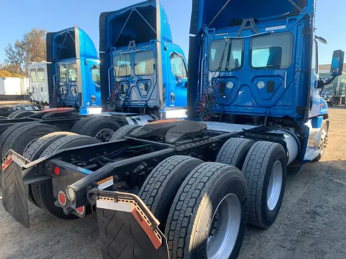 2016 FREIGHTLINER/MERCEDES CASCADIA 125