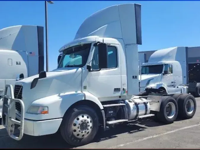 2016 Volvo VNM64T