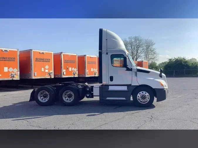 2019 Freightliner Cascadia 126
