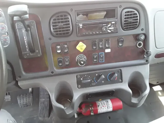 2018 FREIGHTLINER M2 106