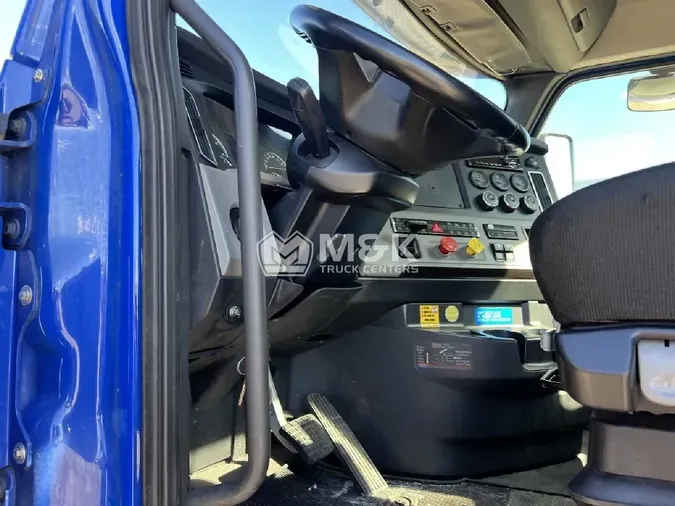 2019 FREIGHTLINER Cascadia 126