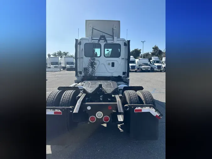 2016 FREIGHTLINER/MERCEDES CASCADIA 113575f0e46181e1216efc014cb0a866a14