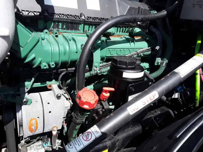 2020 VOLVO VNL64T-760