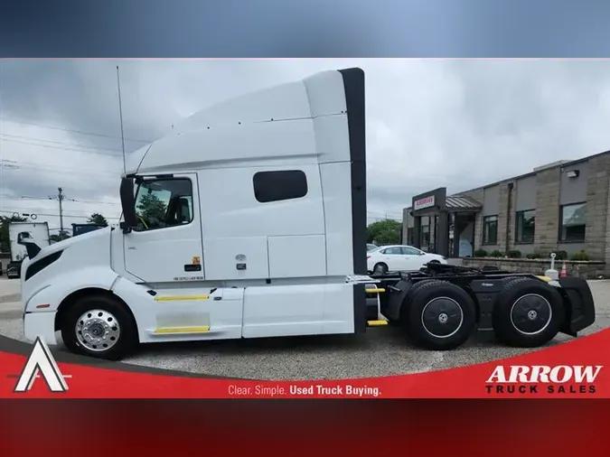 2021 VOLVO VNL740