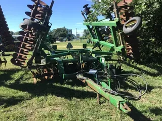 2010 John Deere 637
