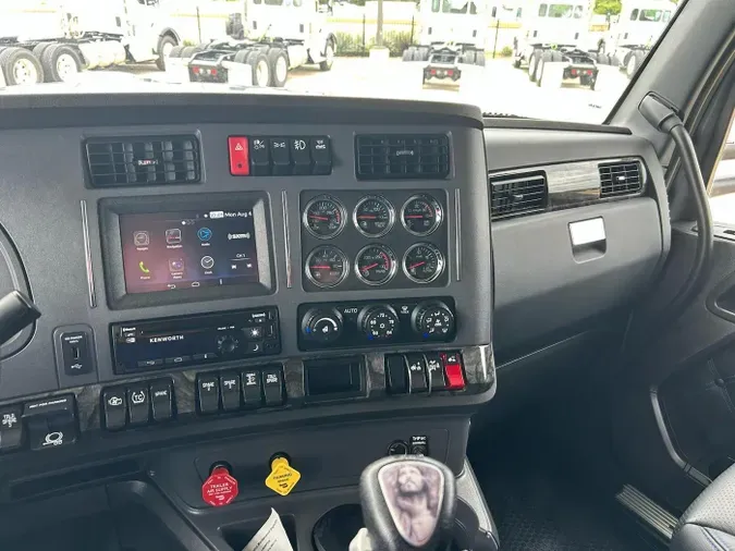 2024 Kenworth W990
