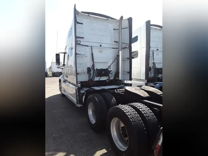 2020 VOLVO VNL64T-760