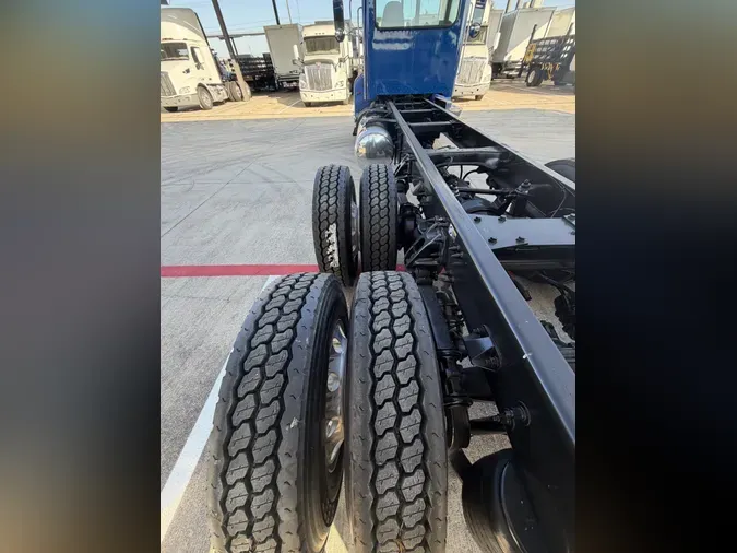 2021 Peterbilt 348