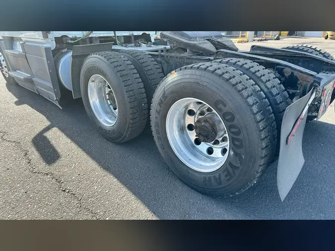 2021 Freightliner Cascadia 126