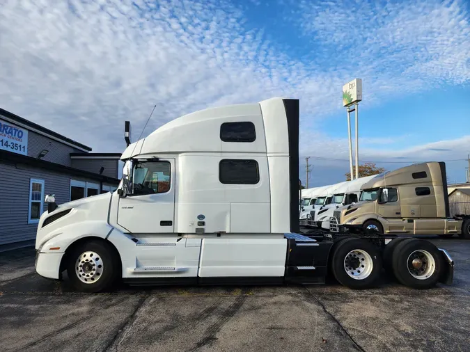 2021 VOLVO VNL64T860