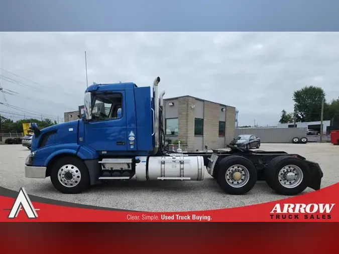 2017 VOLVO VNL300