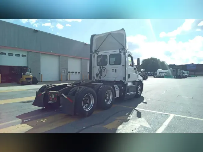 2021 Freightliner Cascadia 126