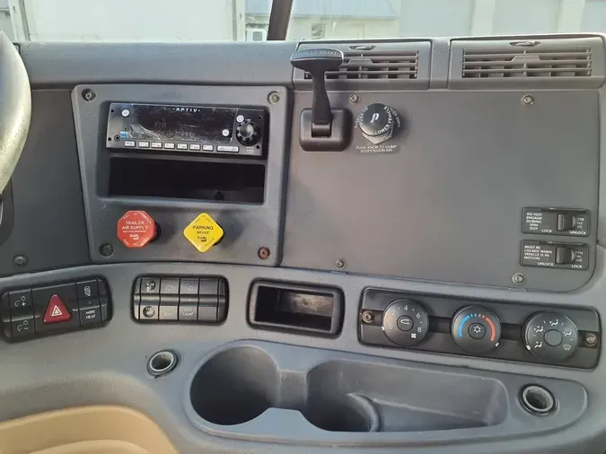 2017 FREIGHTLINER/MERCEDES CASCADIA 125