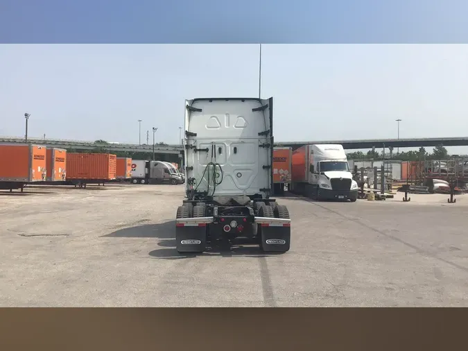 2024 Freightliner Cascadia 126
