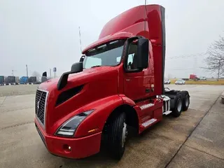 2020 VOLVO VNR64T300